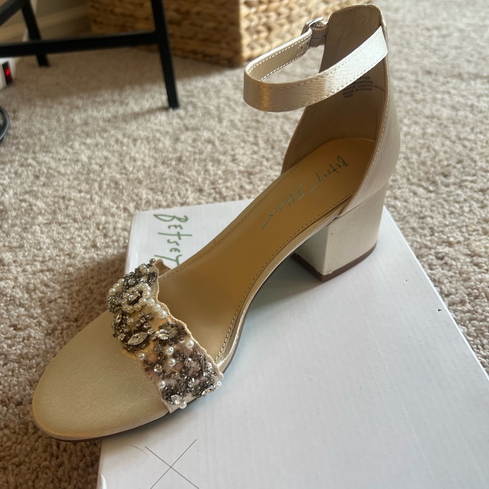 NWT Wedding Bride Heels